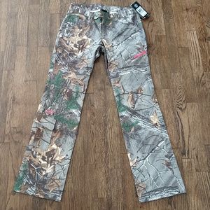 NWT Under Armour fitted camo pants
